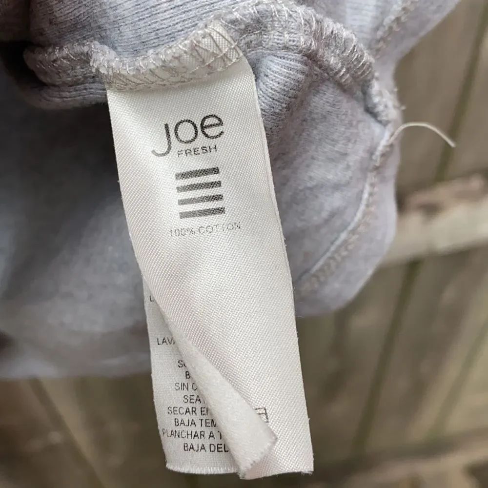 Joe Fresh basic gray tee sz. S - Picture 2 of 2
